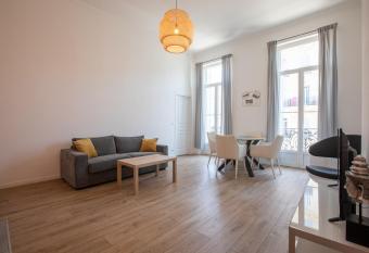 Centre ville allows 18 year olds to book a room