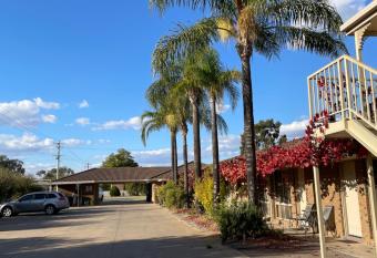 Darling Junction Motor Inn has Balcony rooms