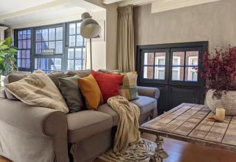 LaneStay DamSquare has Balcony rooms