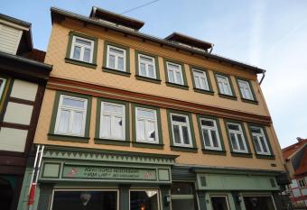 Pension an der Stadtmauer allows 18 year olds to book a room