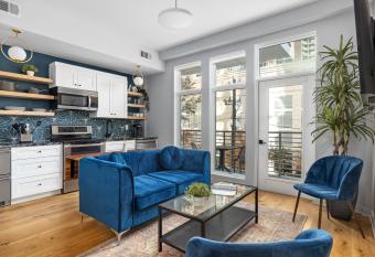 Paradisiacal Piedmont Park Flat allows 18 year olds to book a room