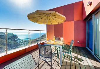 Deluxe Villa de Amadores has Balcony rooms