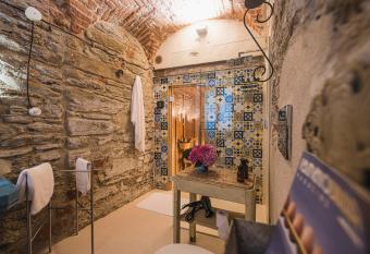Melle e una notte, romantic flat with sauna allows 18 year olds to book a room