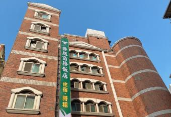 Duke Business Hotel allows 18 year olds to book a room