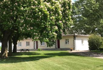 Chambre d h  tes    la campagne allows 18 year olds to book a room