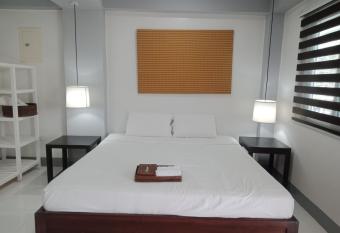 Do  a Lolita Inn has Balcony rooms