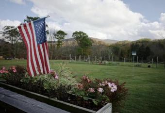 Smiths In-law suite! Pet friendly, hot tub! has Balcony rooms