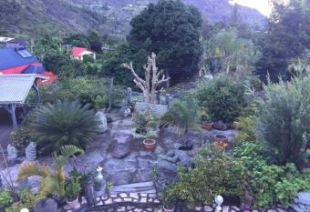 La villa du sculpteur Palmiste Rouge has Balcony rooms