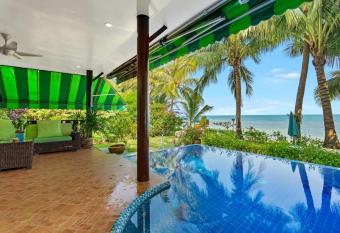 3 bedrooms villa at Tambon Mae Nam 30 m away from the beach with sea view private pool and enclosed garden has Smoking/Balcony rooms