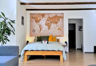 Business-Apartment mit Garten, Parkplatz & K  che allows 18 year olds to book a room