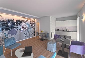 CIVICO 4 affittacamere allows 18 year olds to book a room