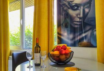 Apartmet Paradise has Balcony rooms