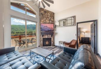 Westgate Park City Differentiated Modern Update Top Floor View Deluxe 1 Bedroom has rooms with a private hot tub