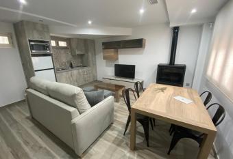 CASA SUITE JTG has rooms with a private hot tub