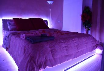 VELLETRI-Appartamento al centro-Aria condizionata-Netflix-Wifi has Balcony rooms