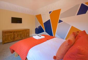 Ideal Abode Leonard chester allows 18 year olds to book a room