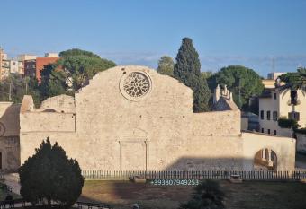 SAMI Rooms - Teatro a 400 mt - Ortigia a 1500 mt - Prenotazioni solo con B00KING - Reservation only with B00KING - allows 18 year olds to book a room