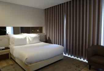 Hotel Cristal Set  bal allows 18 year olds to book a room