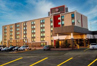 Best Western Plus Toronto North York Hotel & Suites allows 18 year olds to book a room