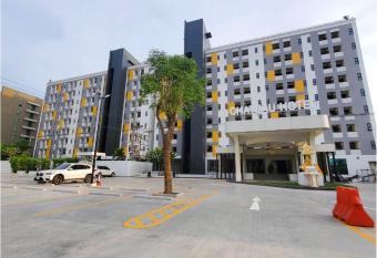 Chateau Hotel & Apartments has Balcony rooms