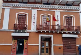 Hostal El R  o allows 18 year olds to book a room