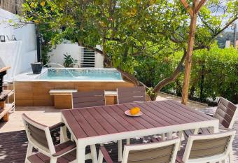 Casa do Mar - Golf Jamor allows 18 year olds to book a room