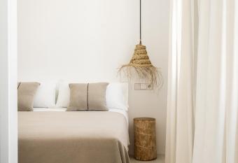 Meloussa Boutique Hotel allows 18 year olds to book a room