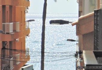 HERACLIO. ATICO A 150M DEL MAR has Balcony rooms