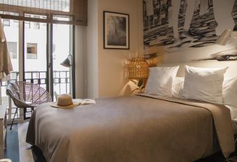 room Select Tetu  n allows 18 year olds to book a room