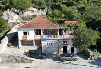 Janina Hi  a has Balcony rooms