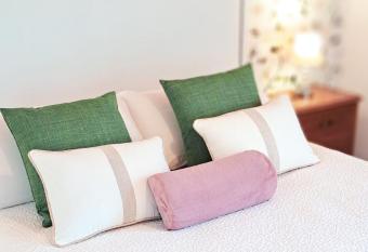 Casa Teresa Caeiro allows 18 year olds to book a room