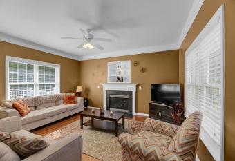 Spacious Family Home with Private Backyard, Grill, and Garage! Free high-speed Internet! Minutes from HPU and Furniture Market! has Balcony rooms