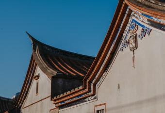              allows 18 year olds to book a room