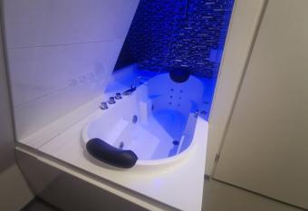 Wellness Suite Utrecht allows 18 year olds to book a room