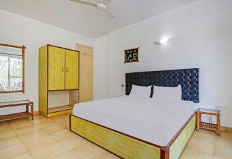 Collection O Grand Royal Palms allows 18 year olds to book a room