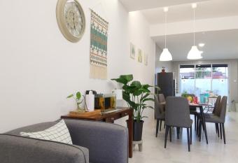 Merdeka One Homestay 8pax 4Rooms has Balcony rooms