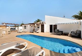 Villa Malpas has Balcony rooms