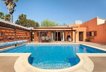 Villa Esselle has Balcony rooms