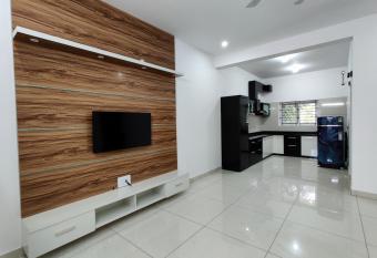 SS LUXURY Comforts-Two bedroom has Balcony rooms