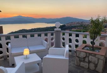 SUNSET SUITE has Balcony rooms