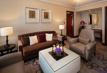 Jin Jiang International Hotel Xi an has rooms with a private hot tub