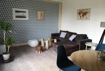 Appart 2ch Jardin,proche Walygator-Aqualand-Monky has Balcony rooms