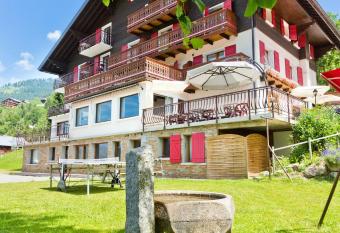 Le Roitelet has Balcony rooms