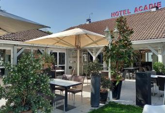 Best Western Hotel Acadie Paris Nord Villepinte has Balcony rooms