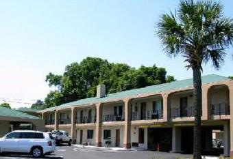Americas Best Value Inn-Savannah has Smoking rooms