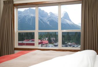 Fire Mountain Lodge has Balcony rooms