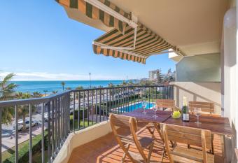 Beachfront apartment with sea view has Balcony rooms