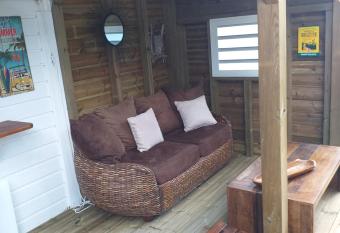 Kaz bouchons allows 18 year olds to book a room