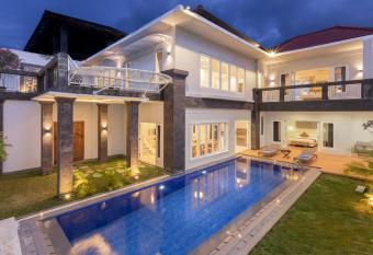 Villa Haka Jimbaran by Nagisa Bali has Balcony rooms