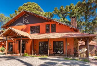 Pousada Vila 505 allows 18 year olds to book a room